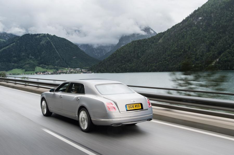  Bentley Mulsanne Extended Wheelbase 2016 года  (фото 2 из 23)